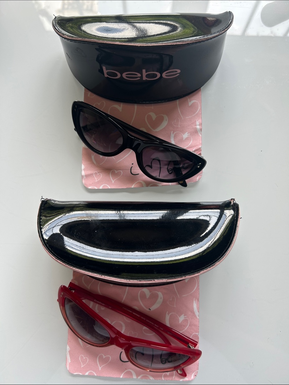 (10+) bebe Dreamer Jet Black & Crystal Red Cat-Eye Sunglasses Set of 2 Matching